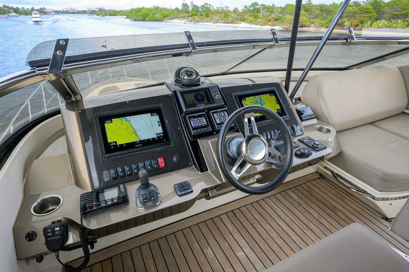 Marquis 66 ANDIAMO - Flybridge Helm
