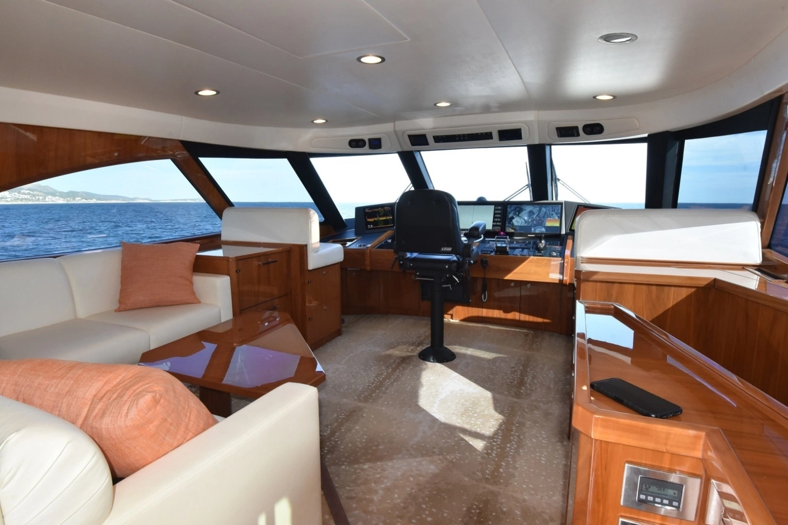 2019 Viking 80 Skybridge