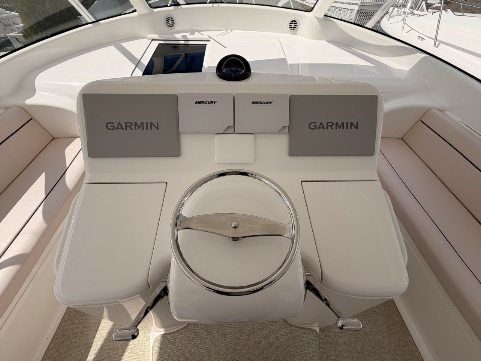Viking 42 UNREEL - Helm Station