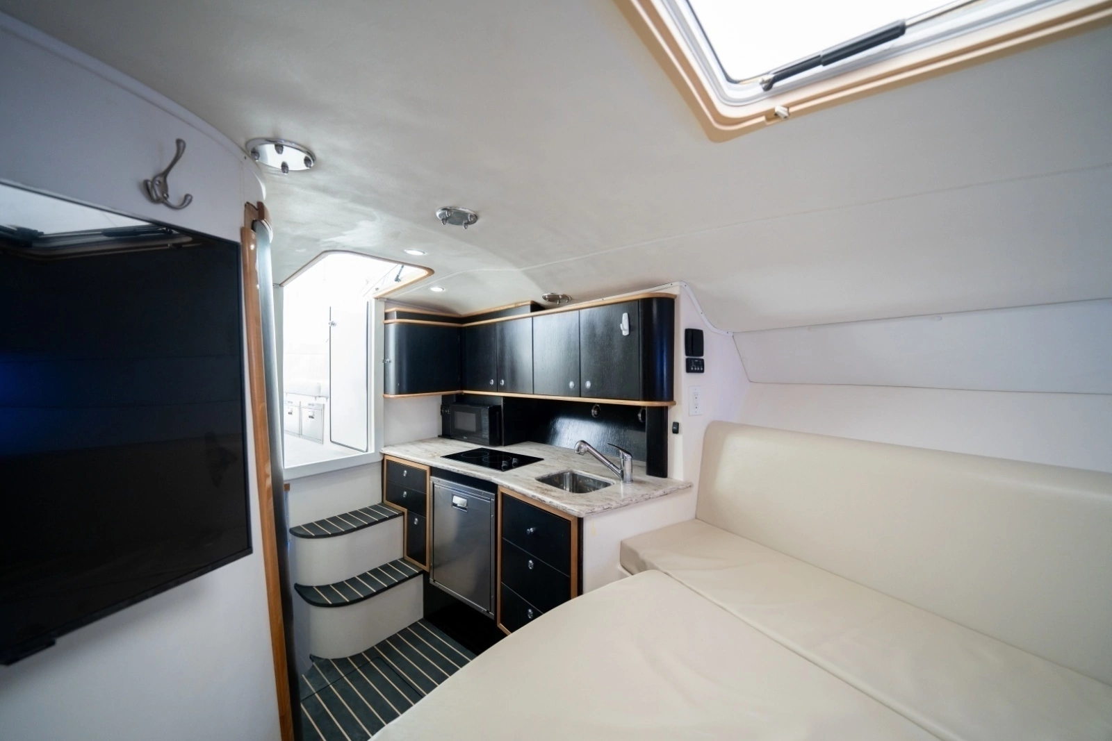 2011 Contender 40 Express