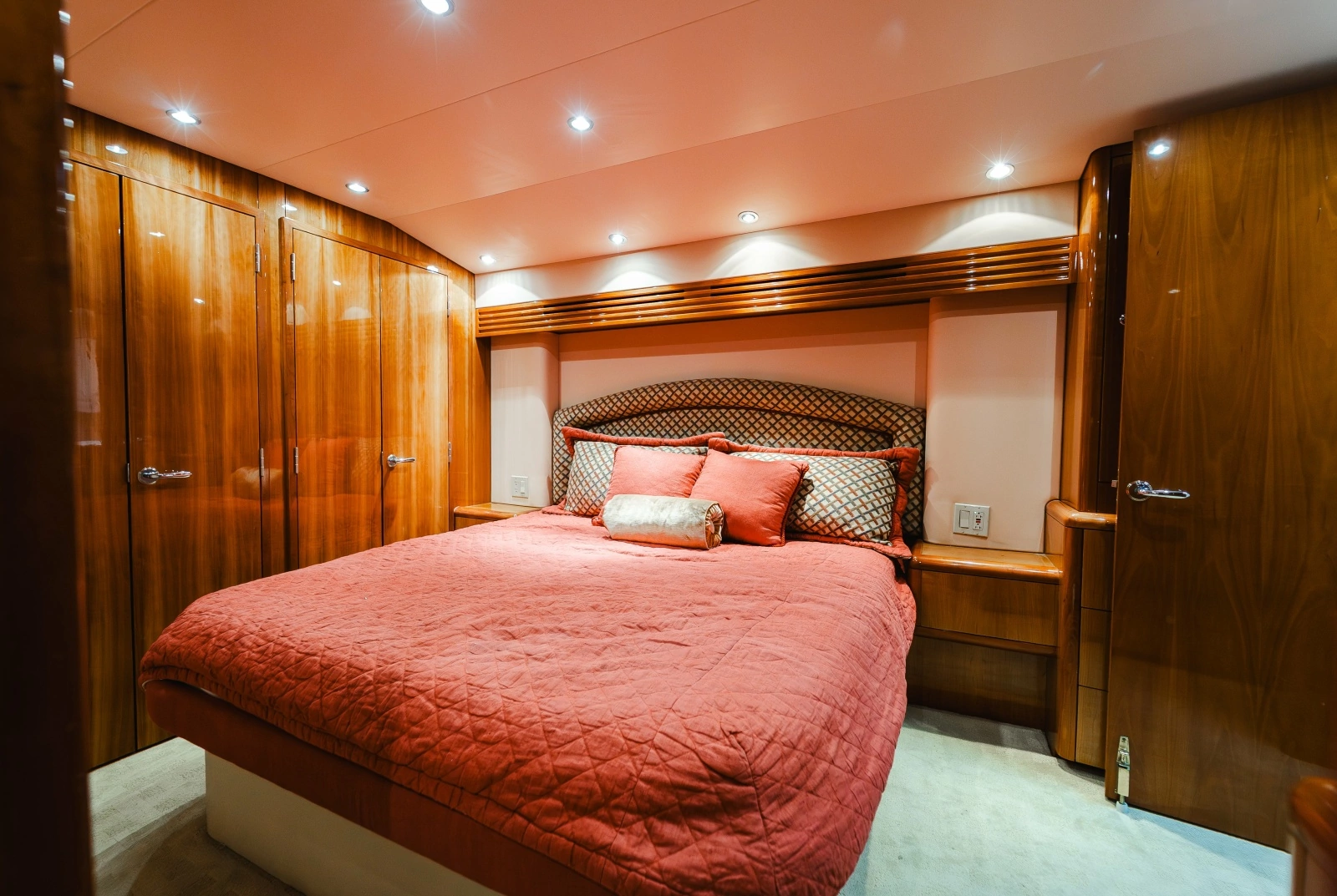 2005 Hatteras 60 Convertible