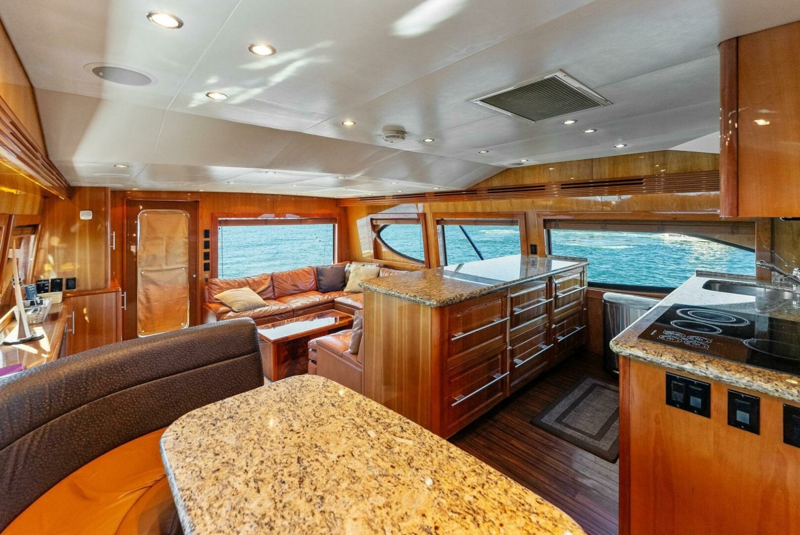64' 2007 Hatteras 64 Convertible