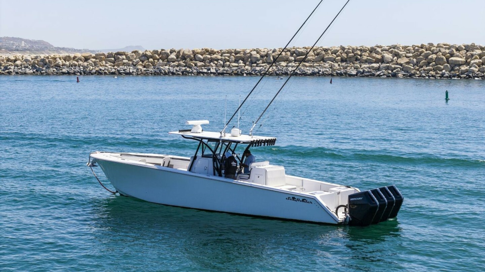 39' 2019 SeaHunter 39 Center Console