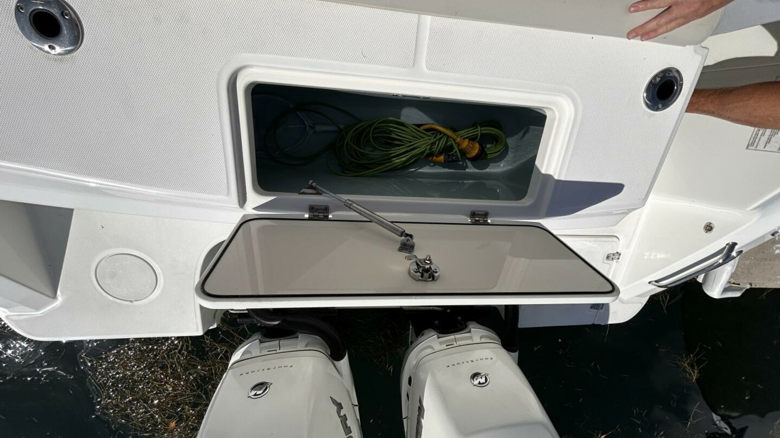 33' 2017 Boston Whaler 330 Outrage
