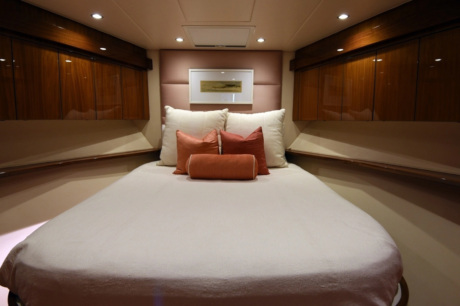 2019 Viking 80 Skybridge