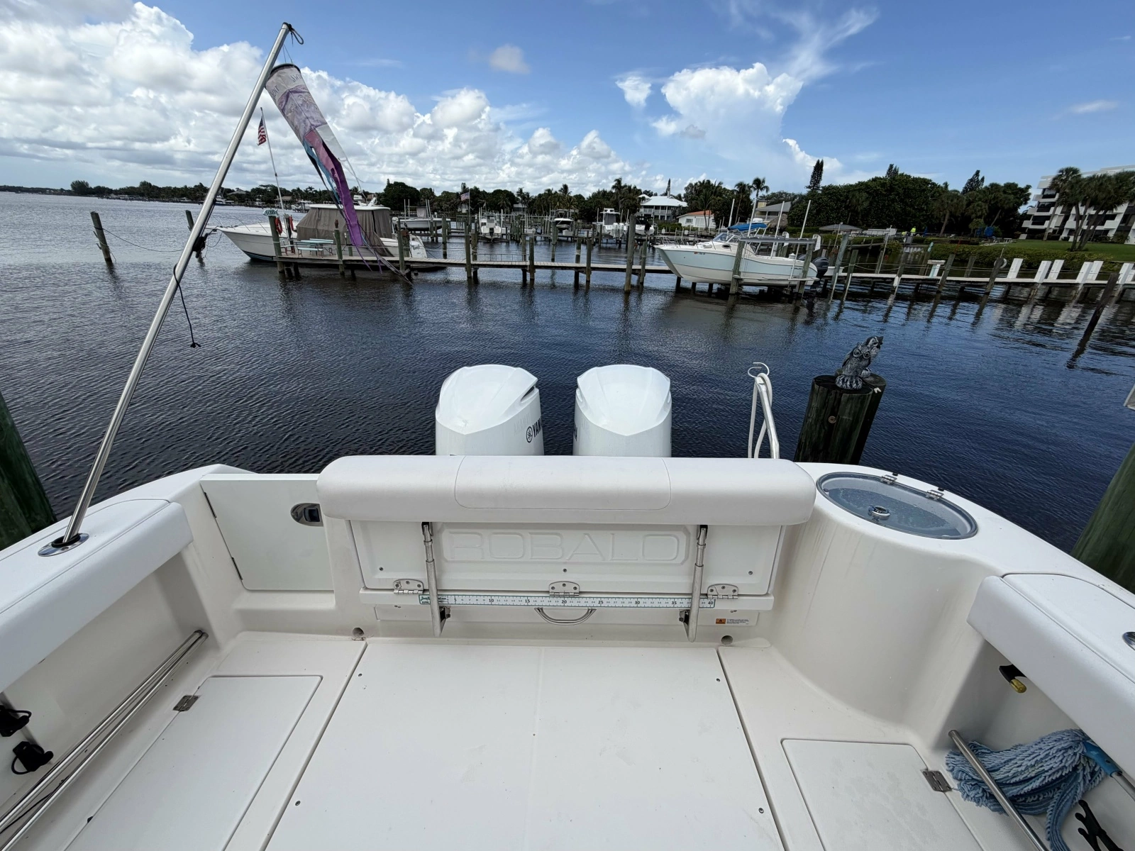 2016 Robalo R305