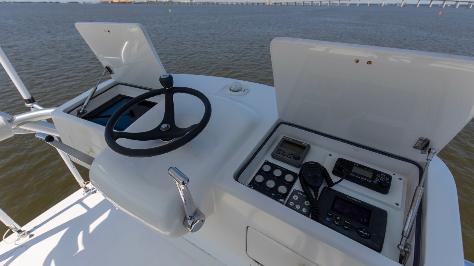 2007 64 Viking Enclosed Bridge Reel Blues Tower Controls