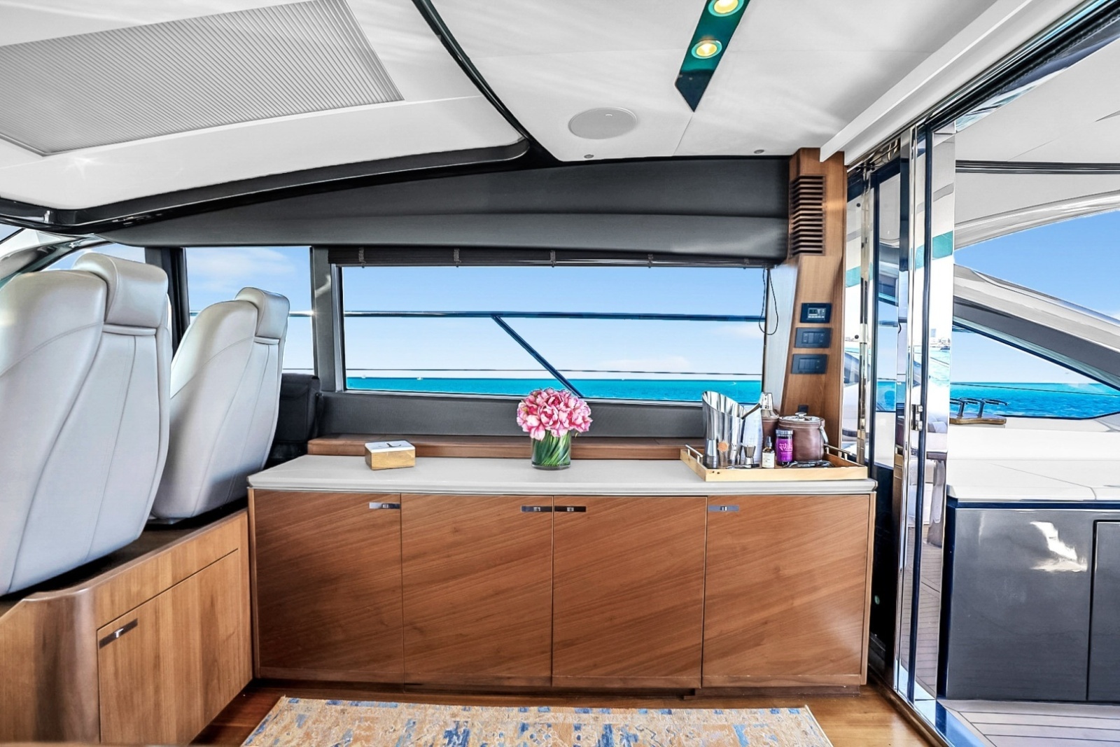 2016 Princess V58-HAPPY HOUR- Salon