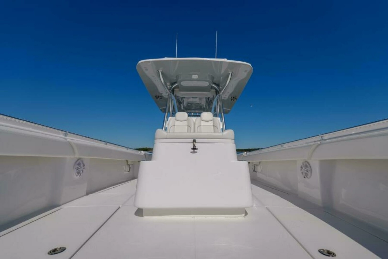 SeaHunter 38 Reel Escape- Forward Seating