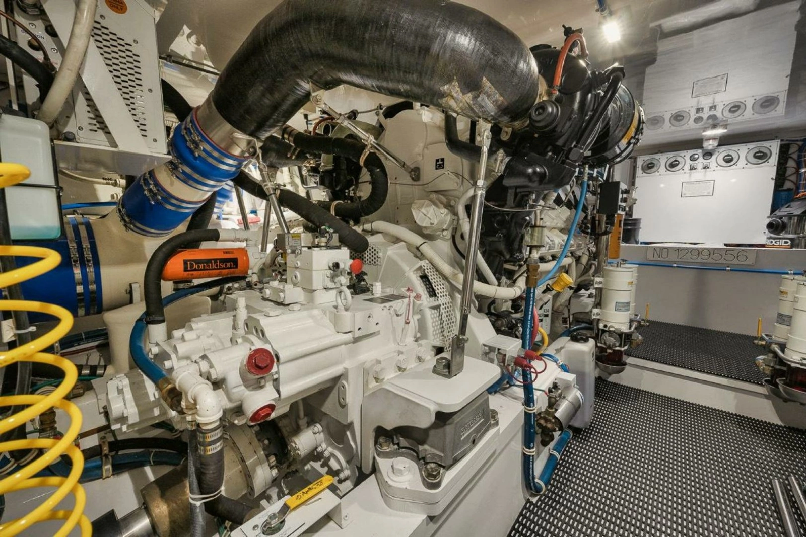 2020 Hatteras Convertible GT59