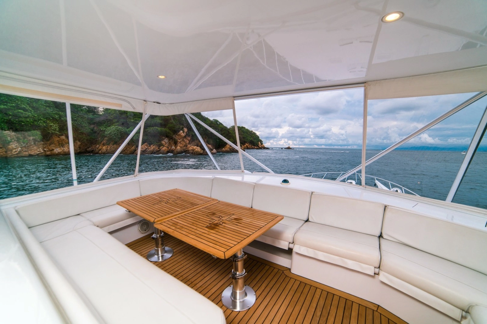 2005 Hatteras 68 Convertible - 