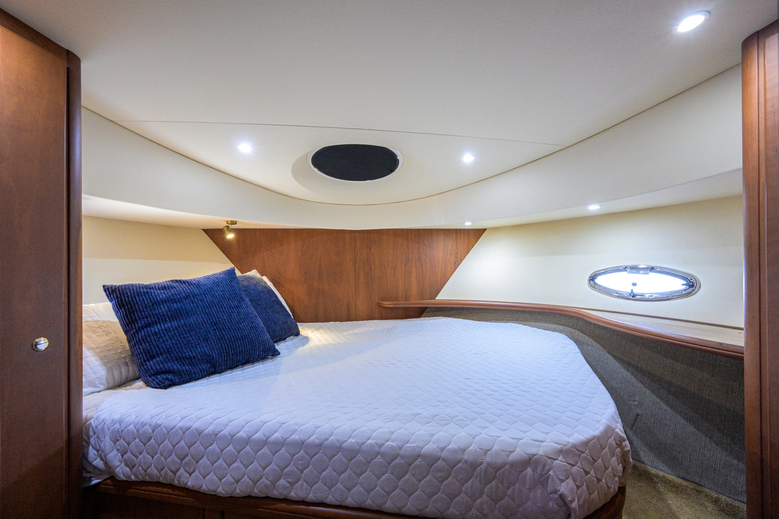2005 Silverton 39 Motor Yacht