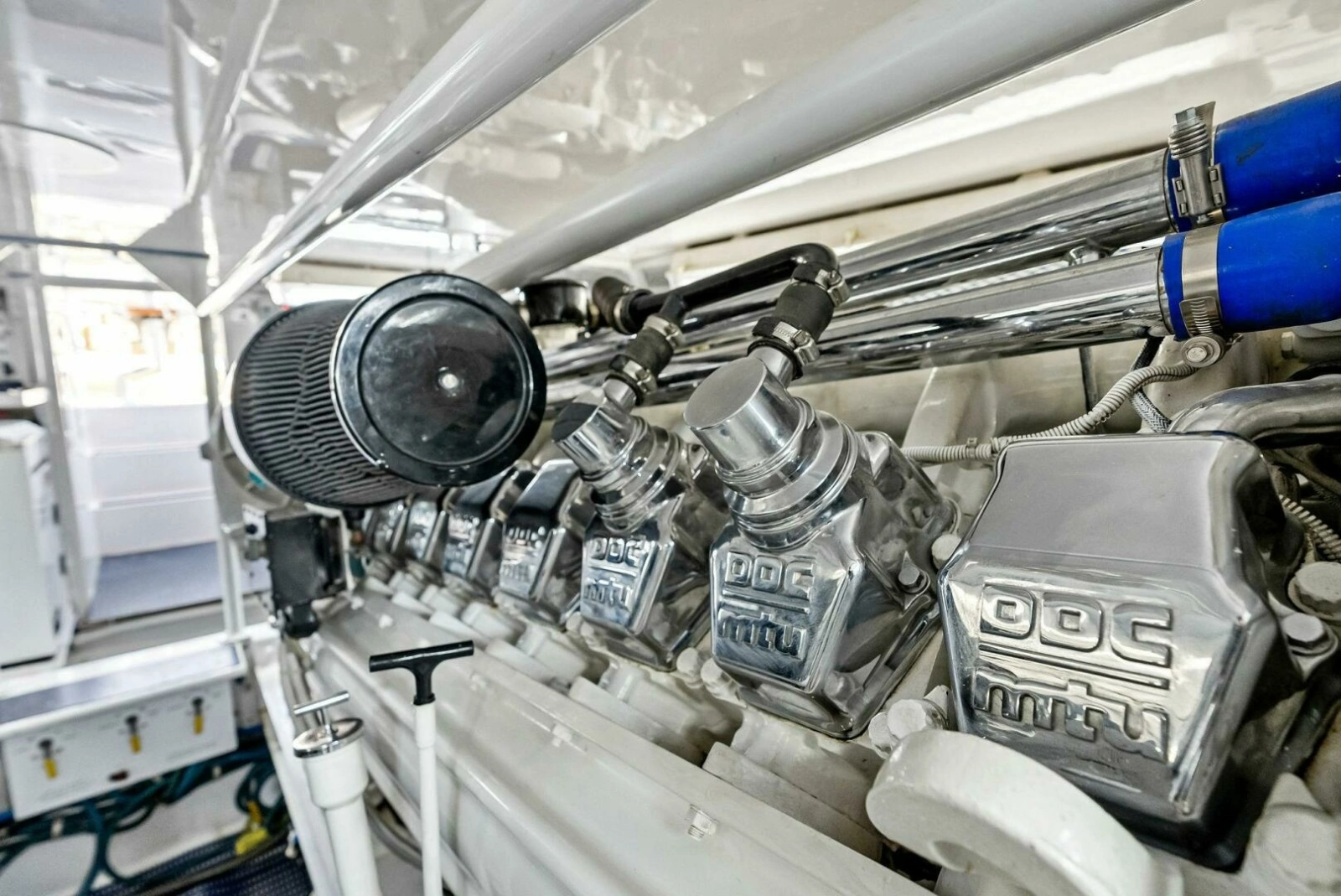 2002 Viking 65 Convertible photo 66