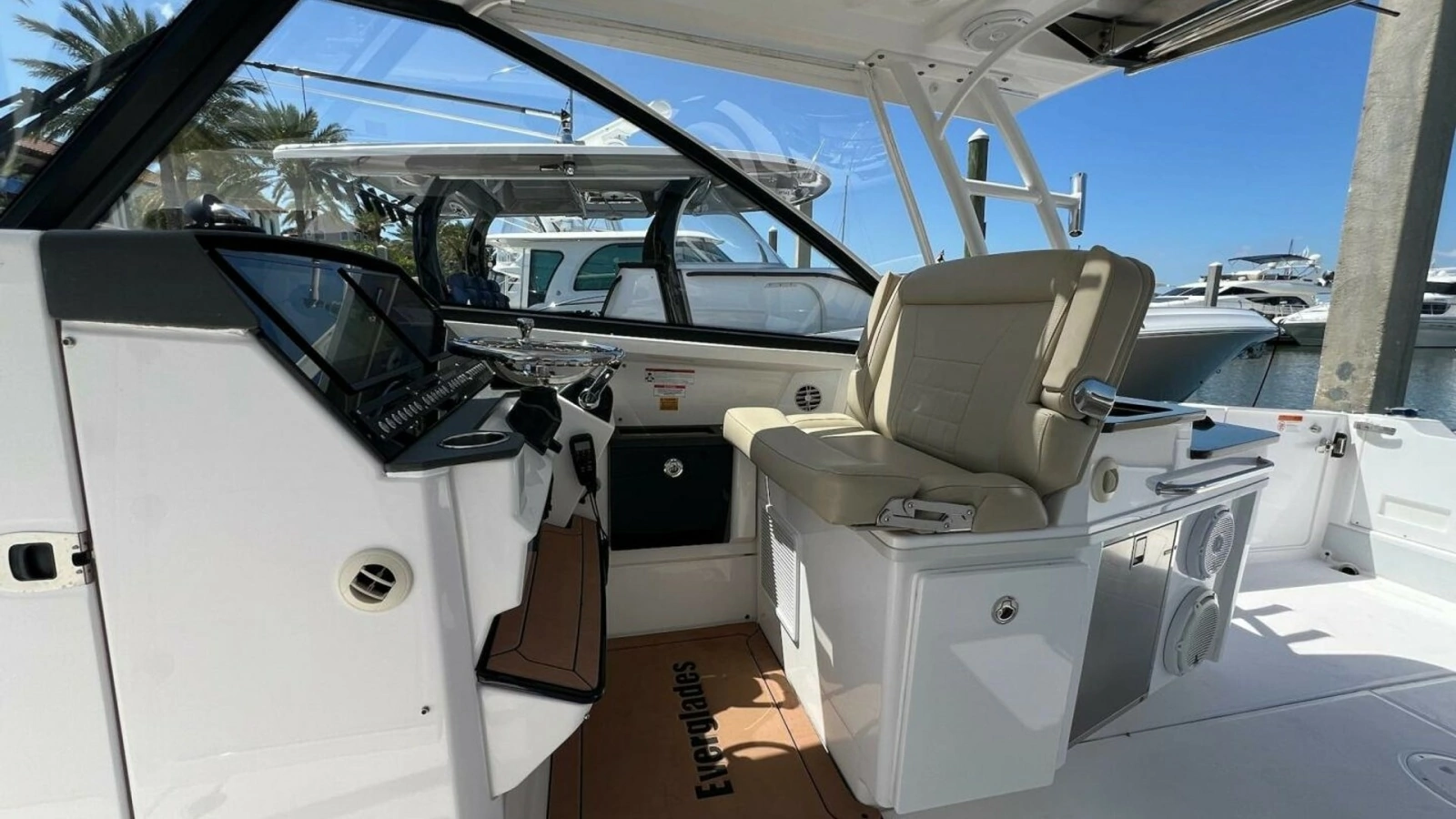 2019 Everglades 340 Dual Console-Helm 