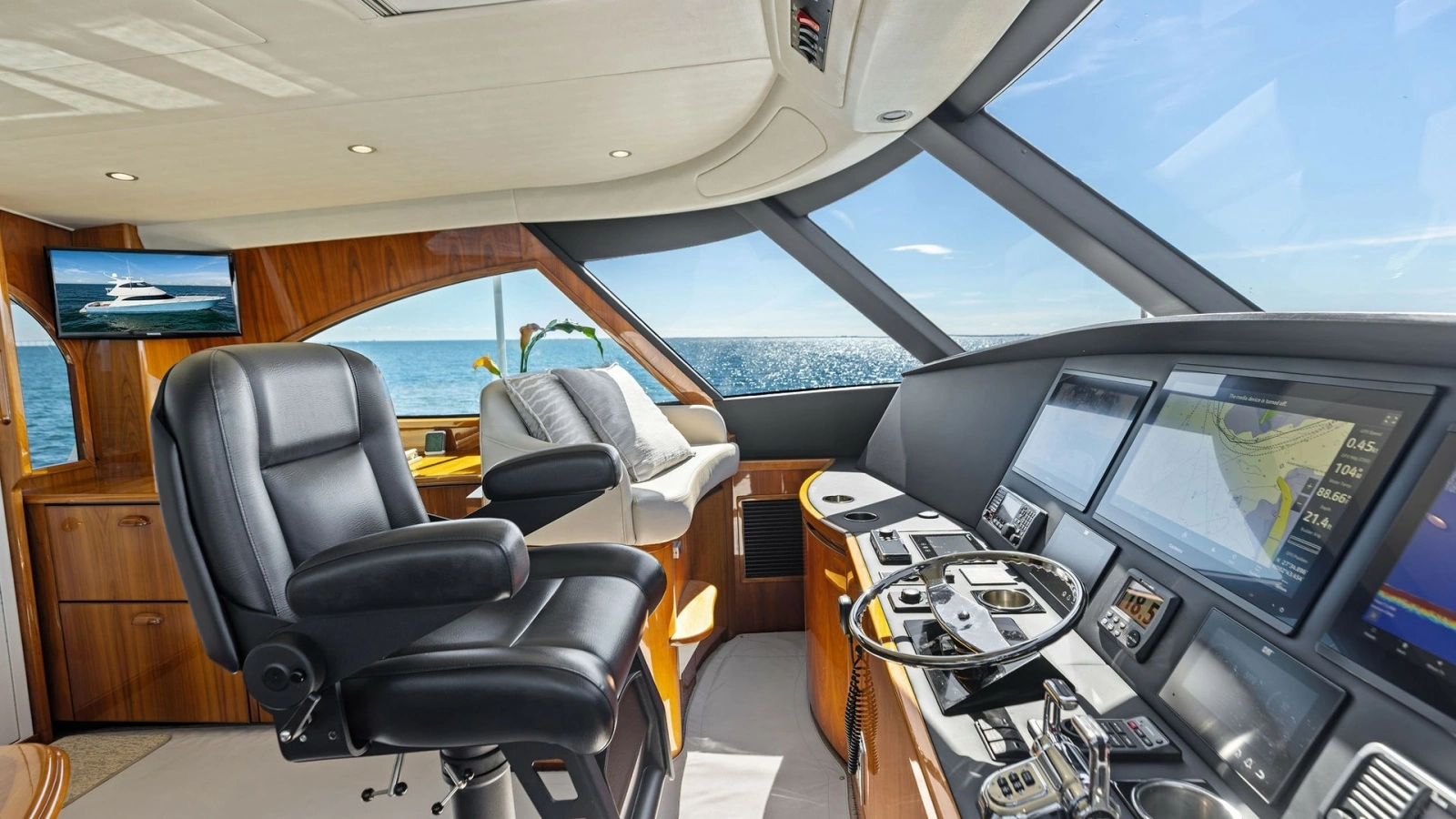 Enclosed Bridge Helm Station