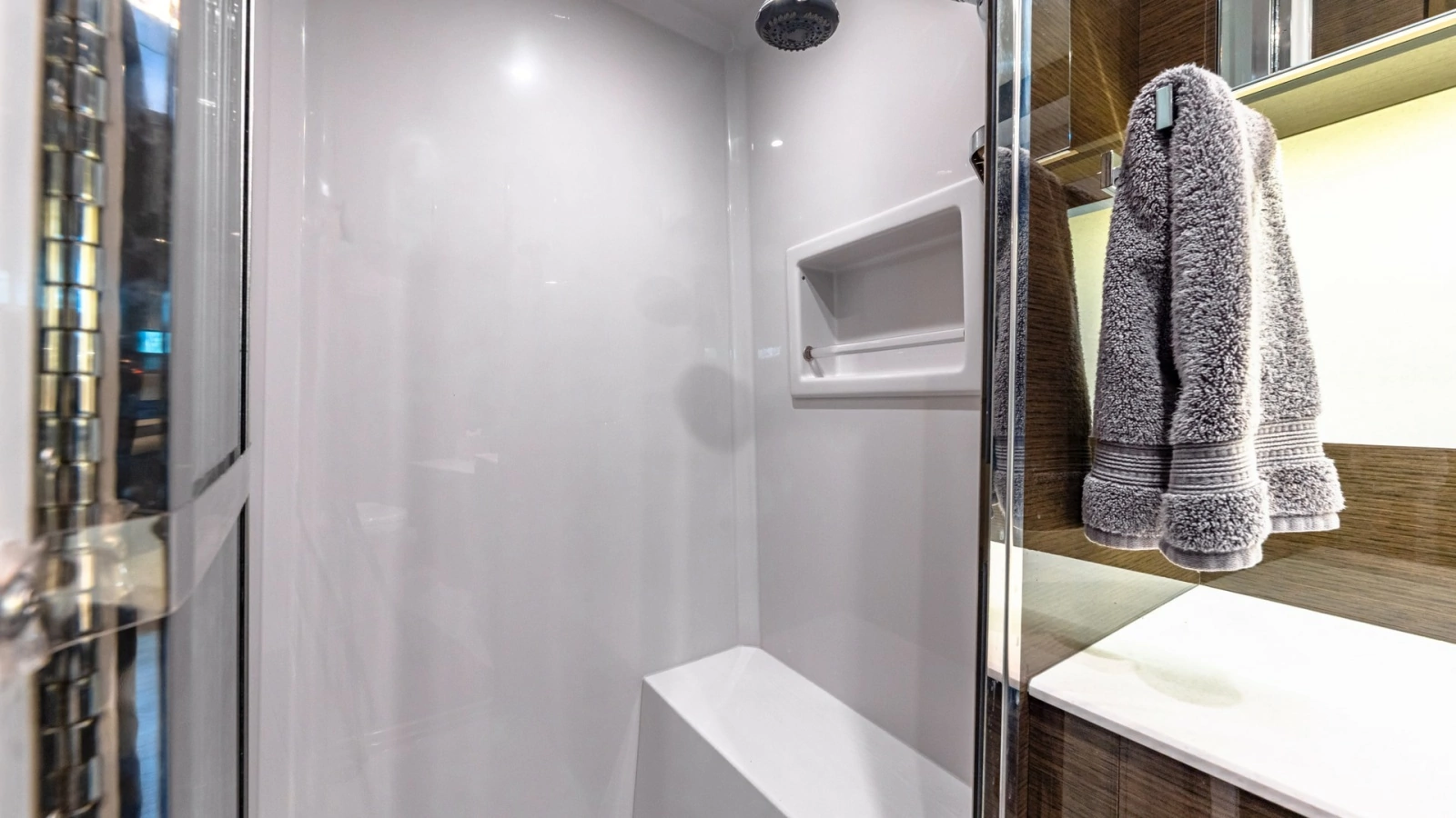 Spacious Enclosed Shower Cabin