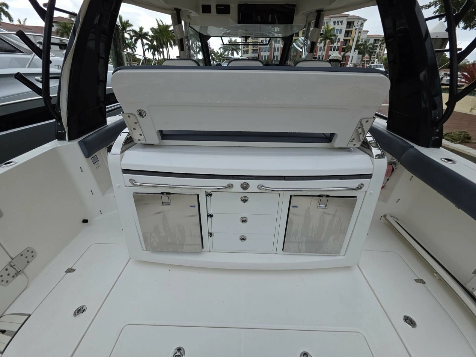 2021 Boston Whaler 420 Outrage BFT-Profile