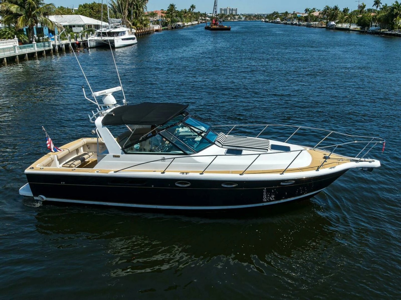 Tiara 3100 LE Black Jack - Profile