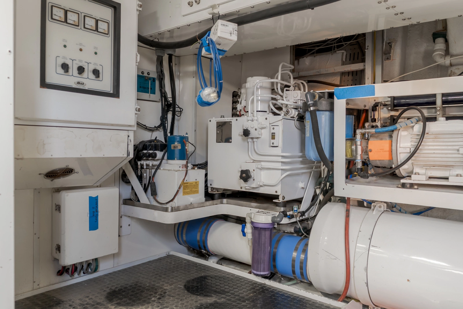 2002 Destiny 104 Raised Pilothouse