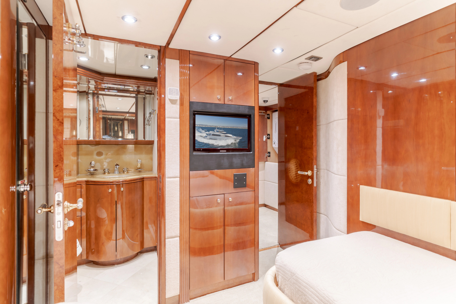 2002 Destiny 104 Raised Pilothouse