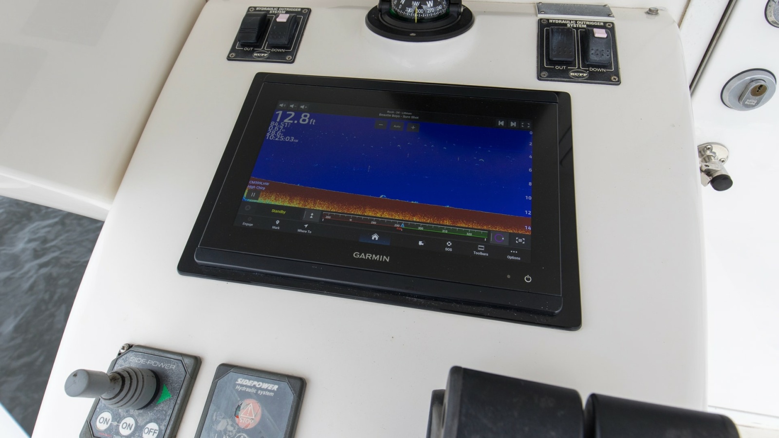 74' 2007 Viking 74 Enclosed Bridge