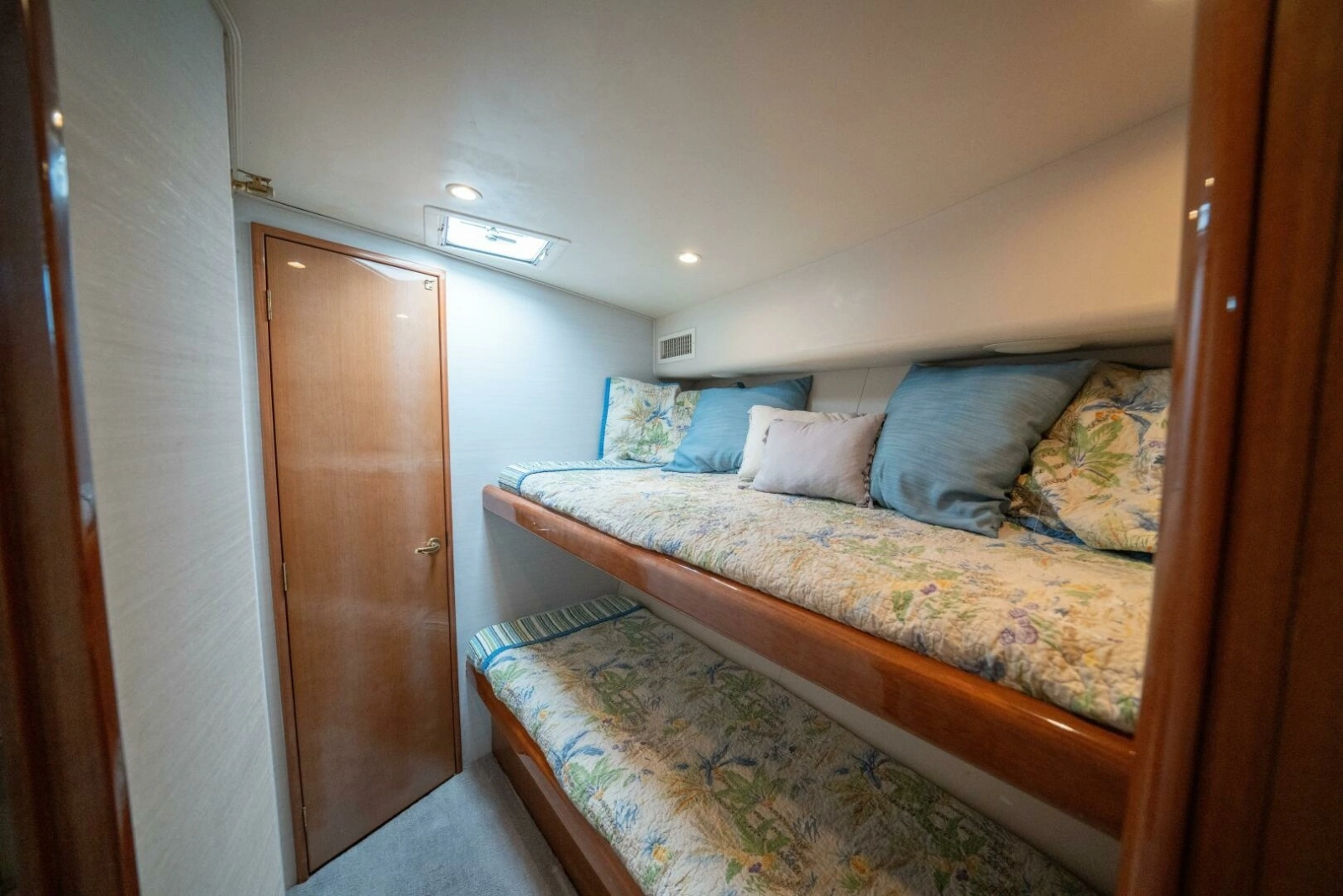 2005 Viking 52 Convertible 