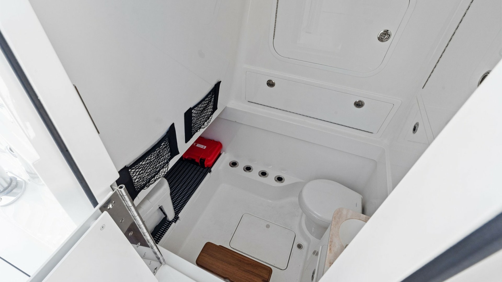 Compact Head Compartment