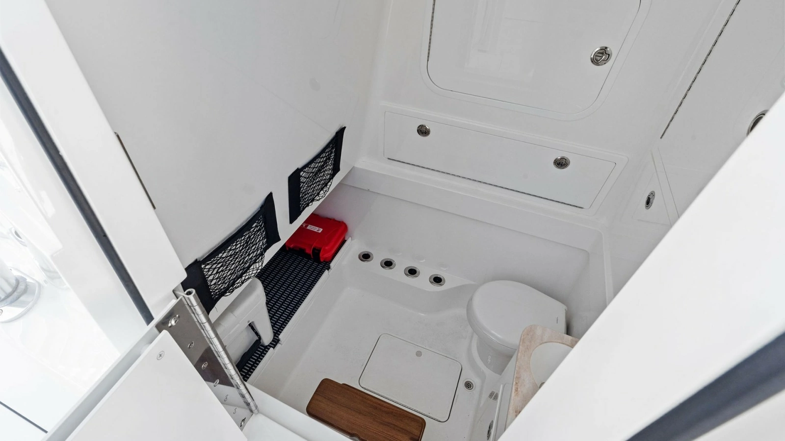 Compact Head Compartment