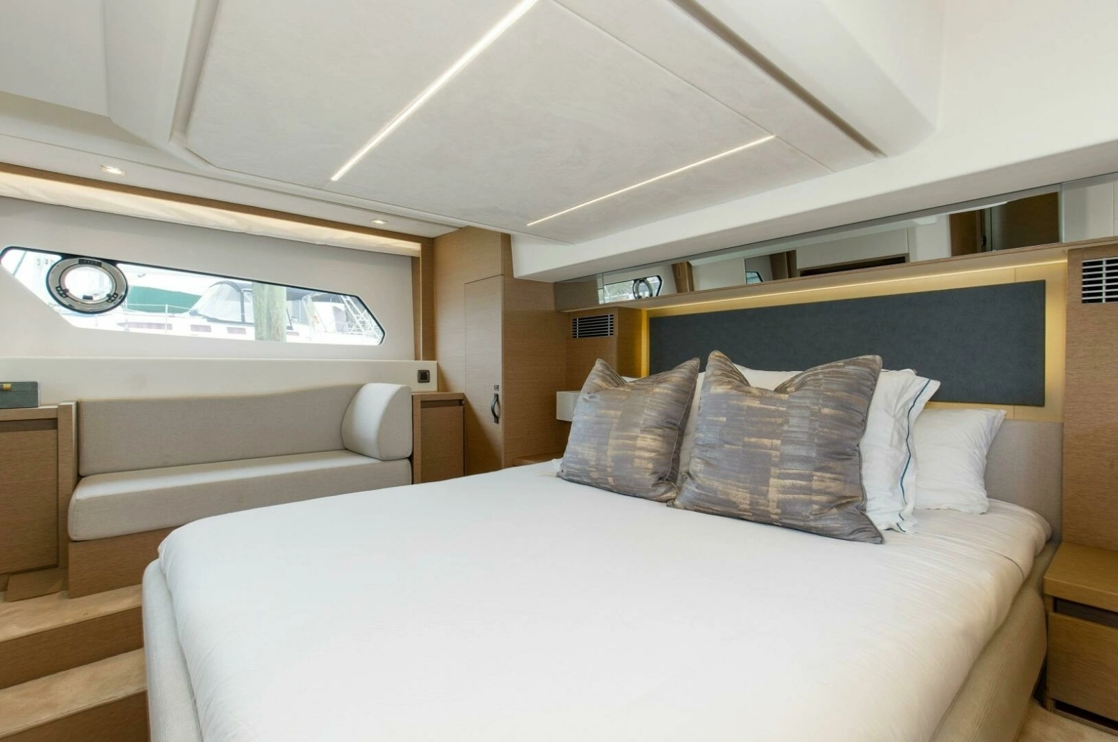 2023 Prestige 460 Flybridge "Pass-N-Bye"