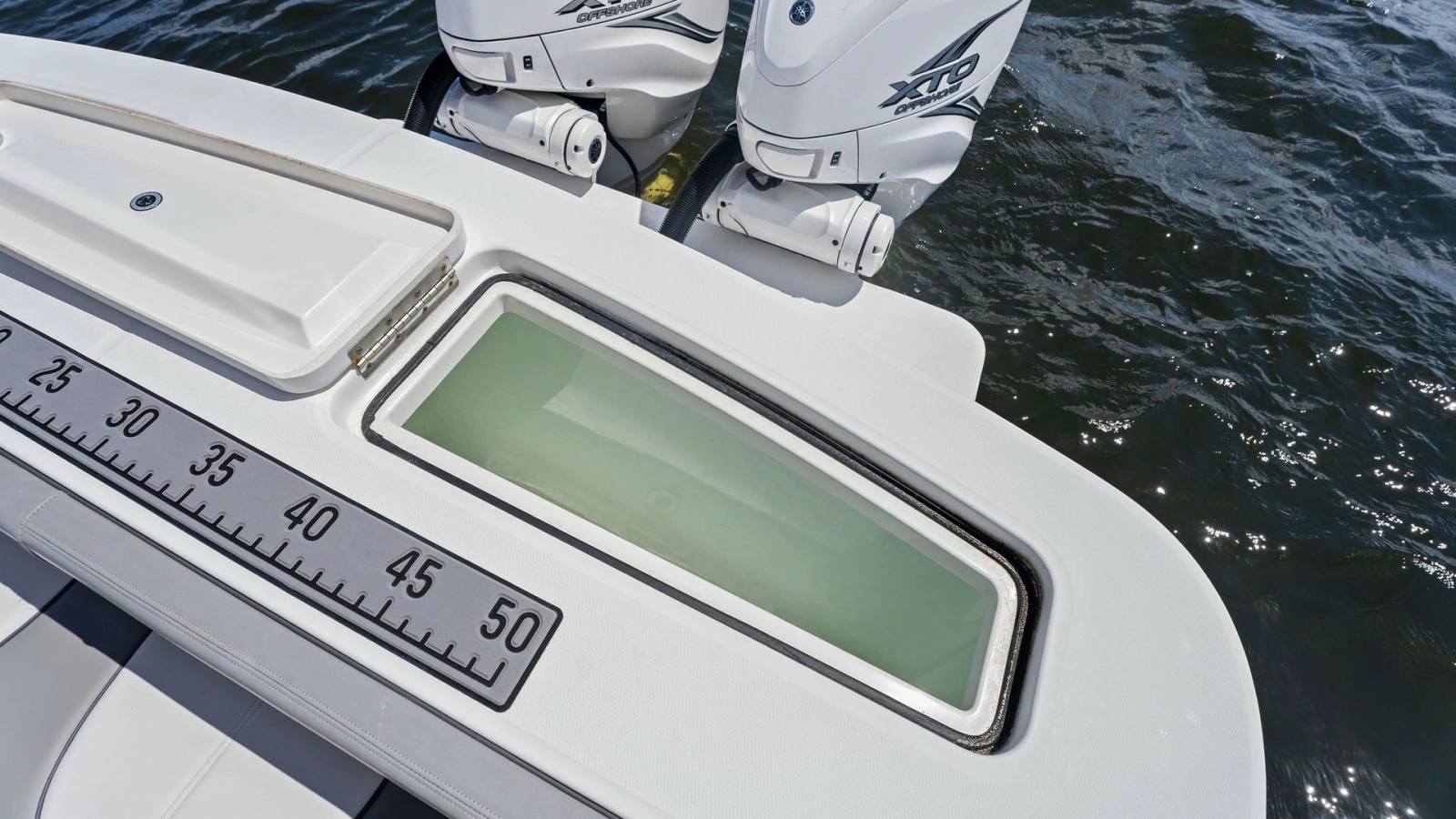 Transom with Integrated Fish Box
