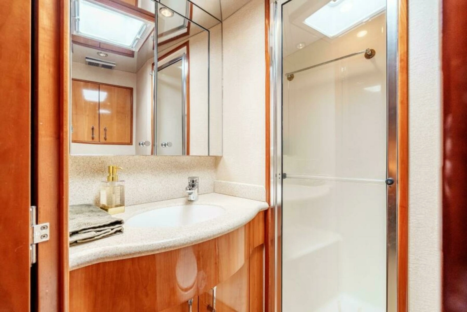 2004 Hatteras 54 Convertible 