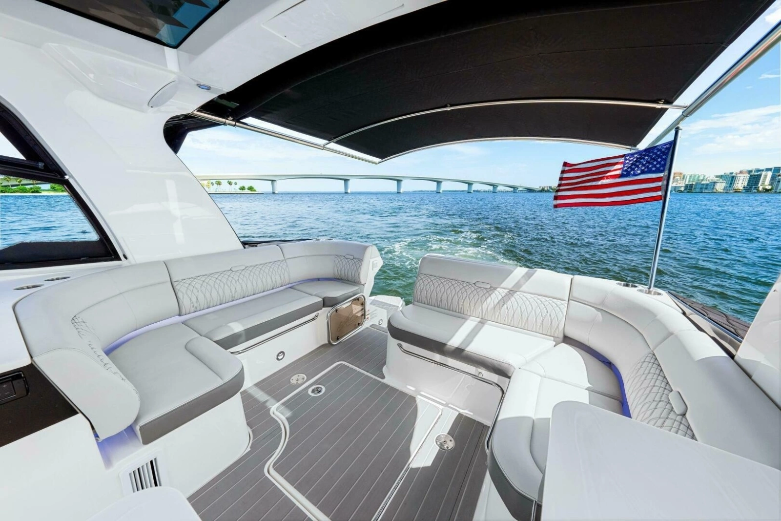 2022 Sea Ray 370 Sundancer