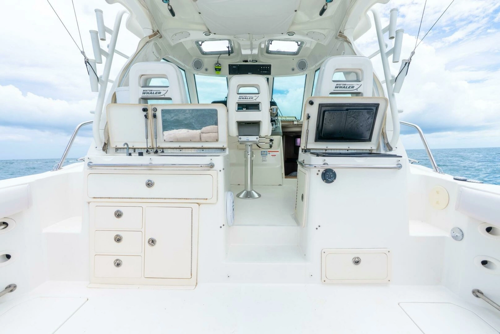 2012 Boston Whaler 345 Conquest - Helm