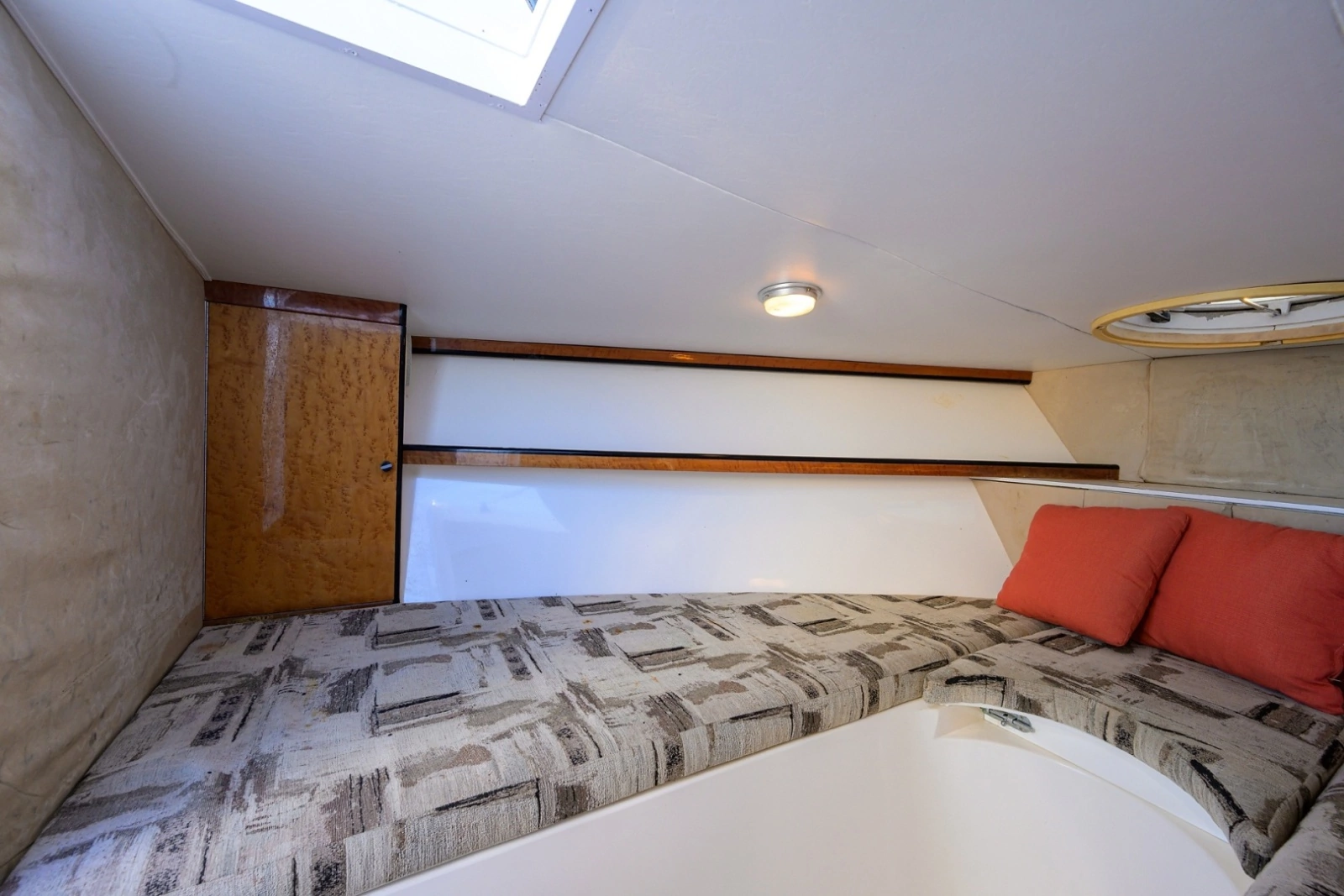Aura 28 Heron's Catch - Interior Cabin