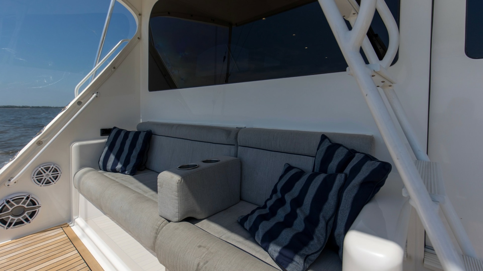 2007 64 Viking Enclosed Bridge Reel Blues Cockpit Mezzanine