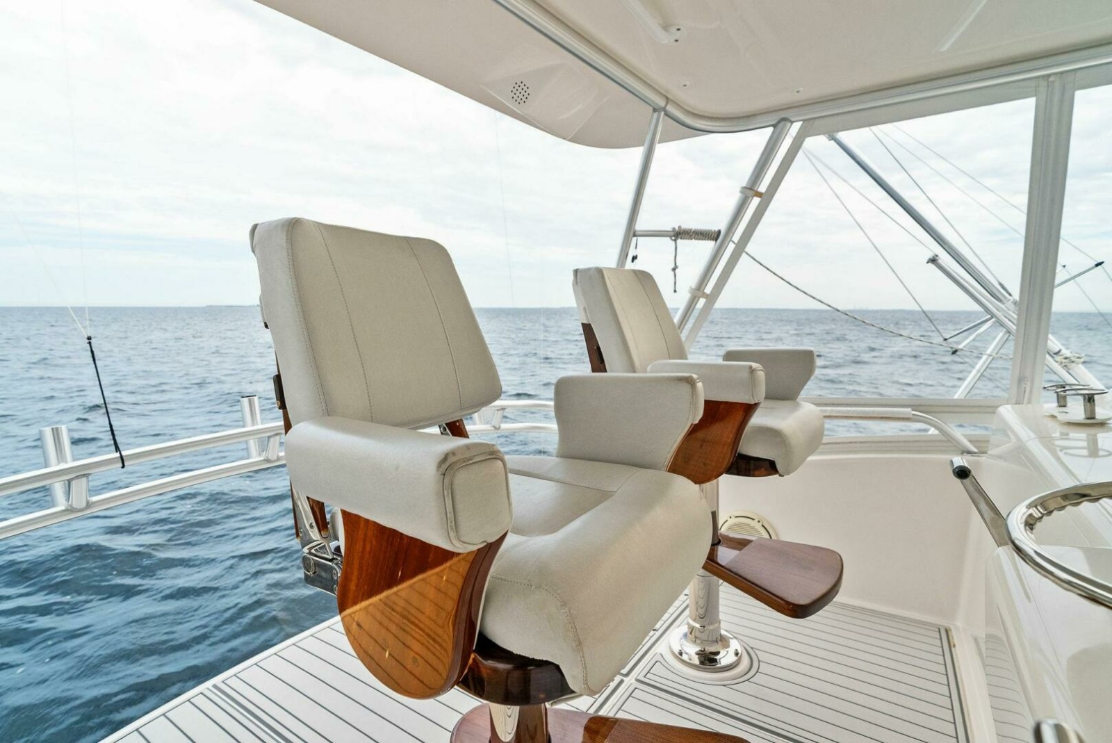 61' 2006 Viking 61 Convertible