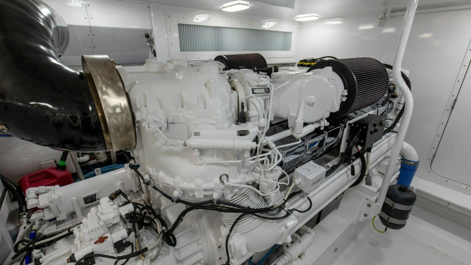 61_2827464_2005_76_whiticar_enclosed_bridge_badonkadonk_engine_room_7