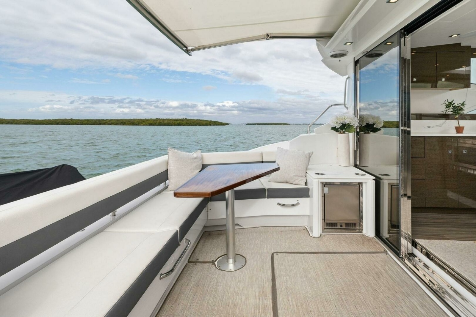 46' 2020 Cruisers Yachts 46 Cantius