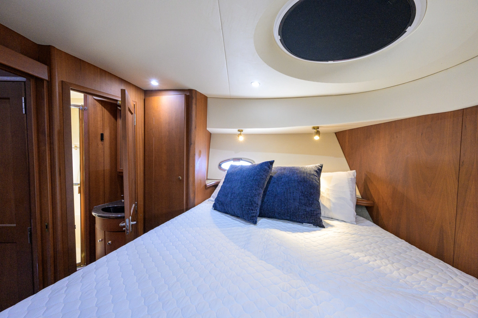 2005 Silverton 39 Motor Yacht