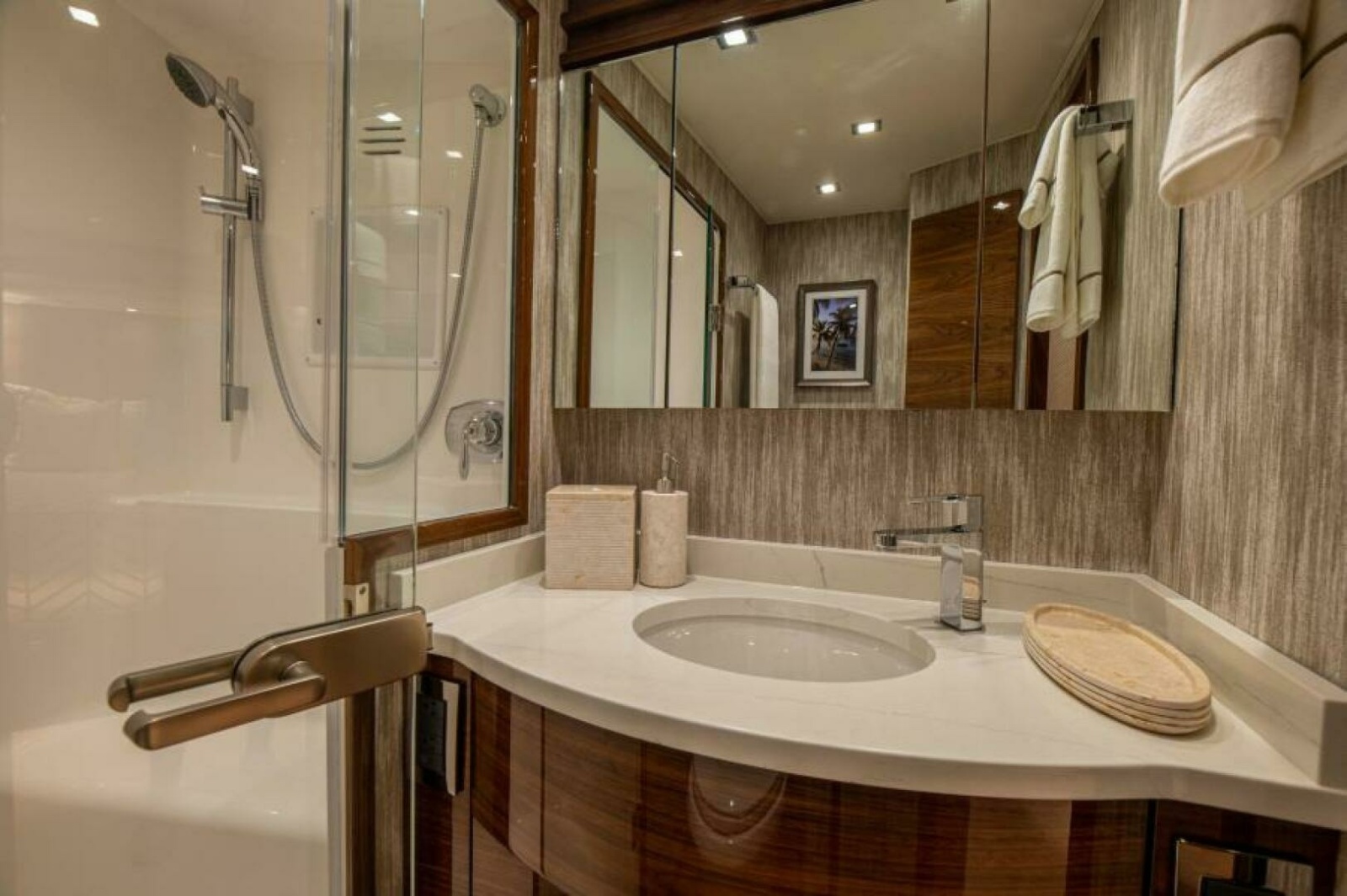 Elegant En-Suite Bathroom