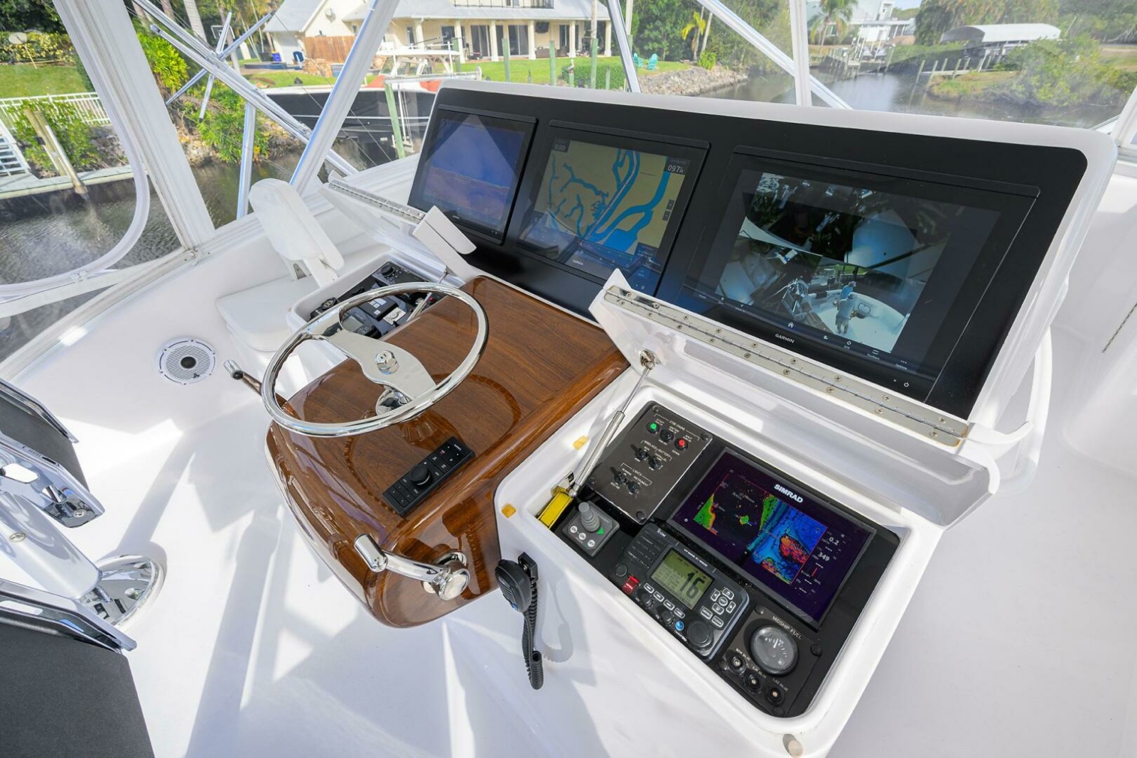 Hatteras 63 Reelin N Dealin - Exterior Flybridge