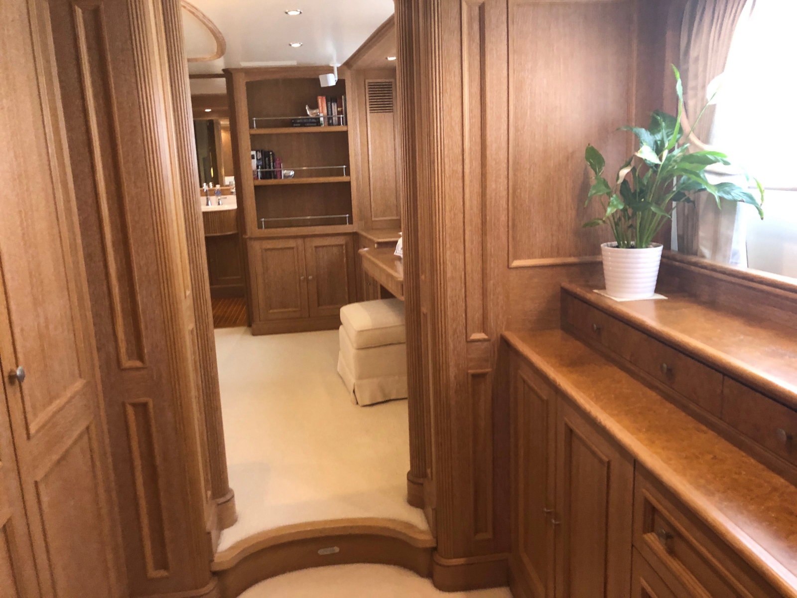 2004 Benetti Cockpit
