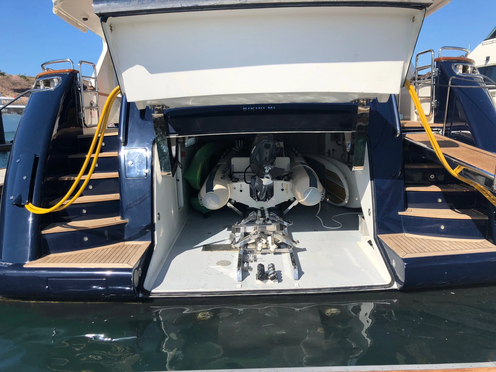 2004 Benetti Cockpit