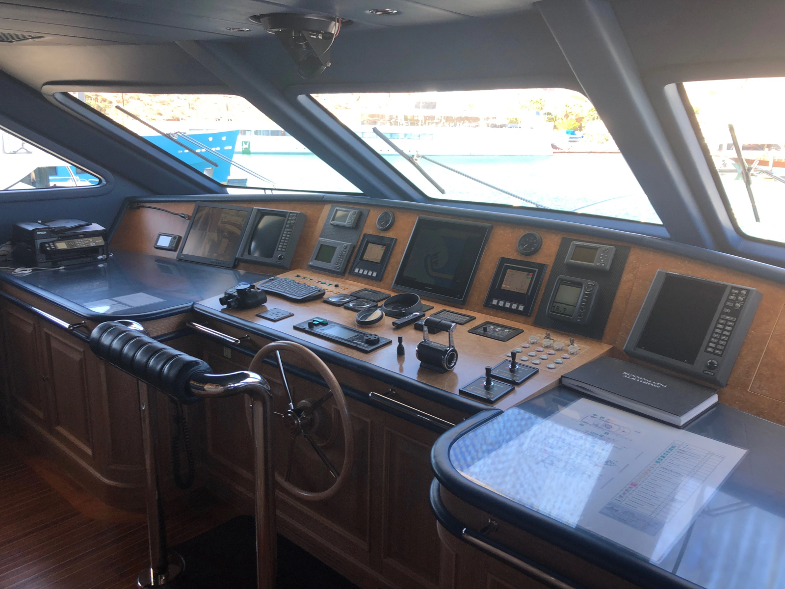 2004 Benetti Cockpit