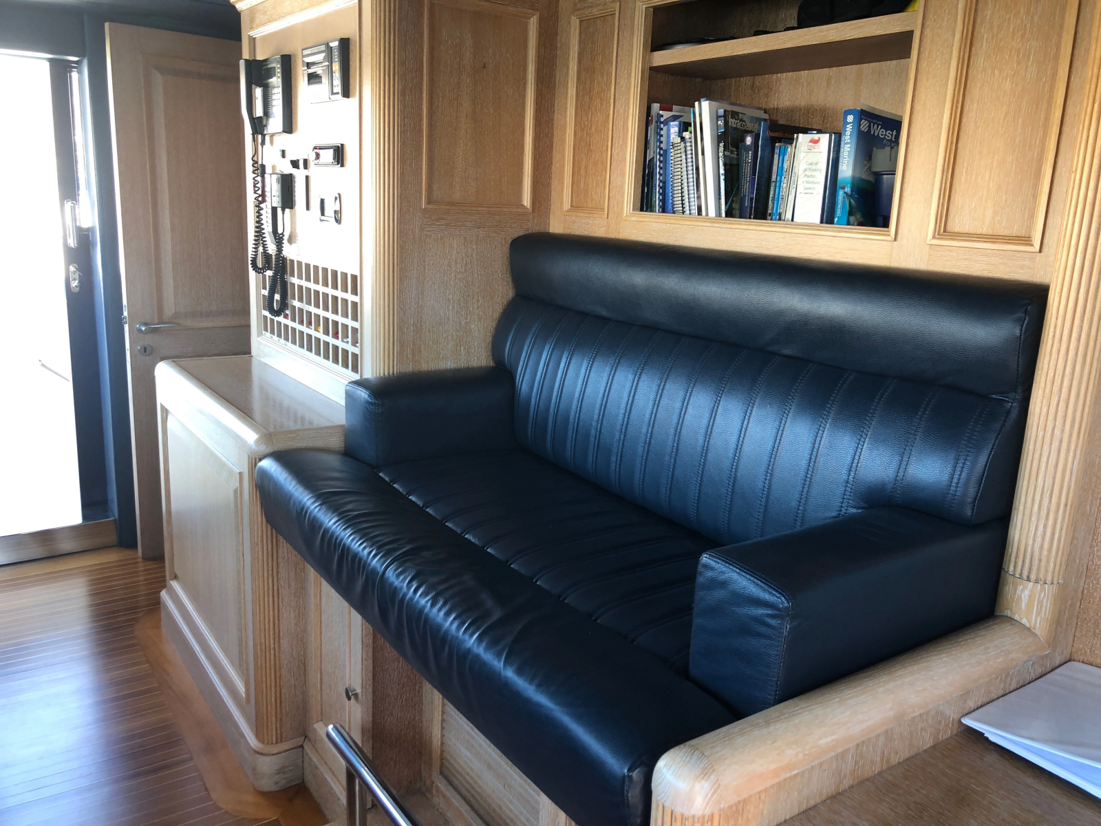 2004 Benetti Cockpit