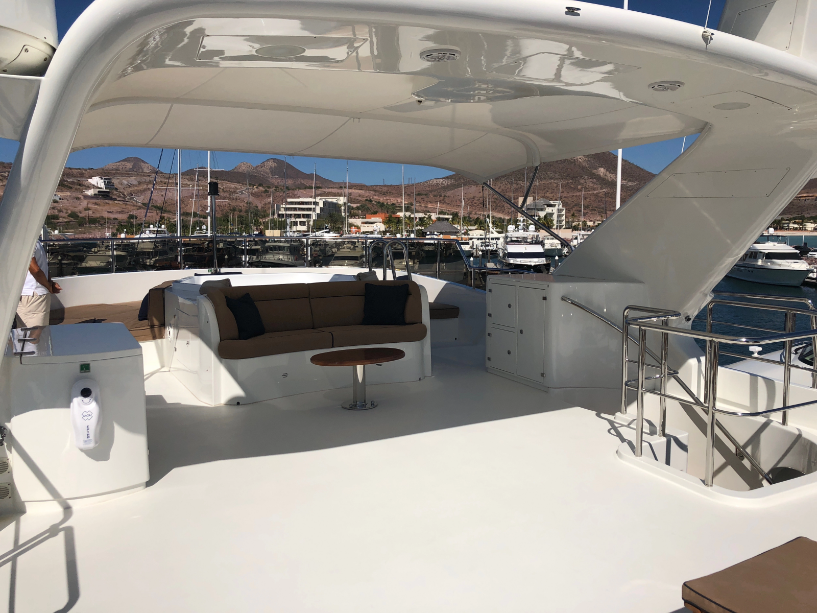 2004 Benetti Cockpit