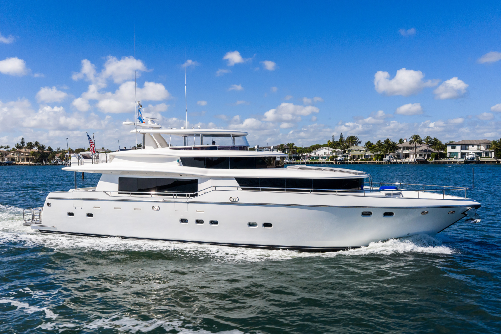 87' 2005 Johnson 87' Motor Yacht