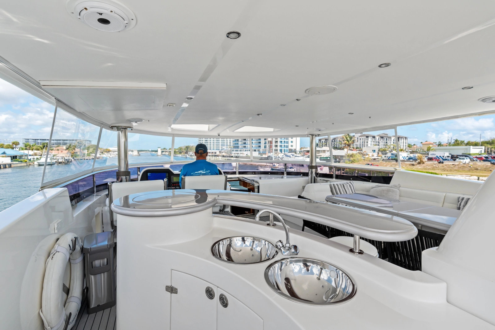 2005 Johnson 87' Motor Yacht