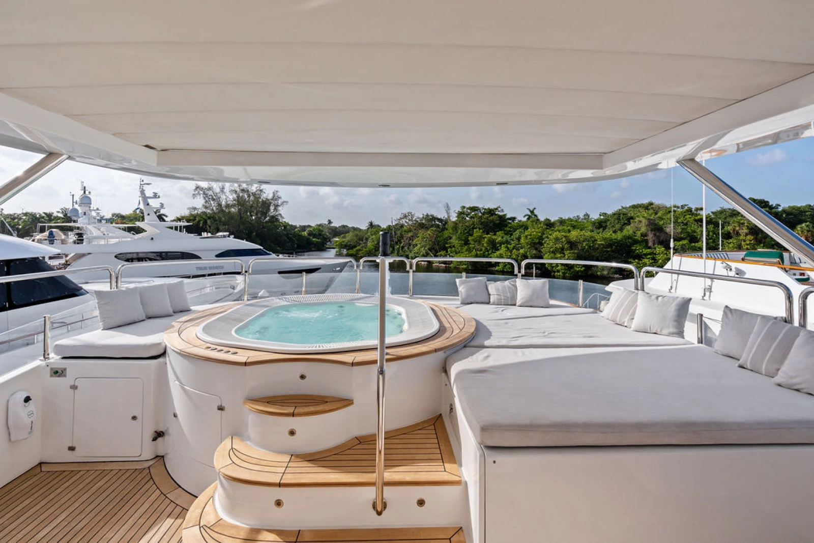 2011 Benetti Classic 121