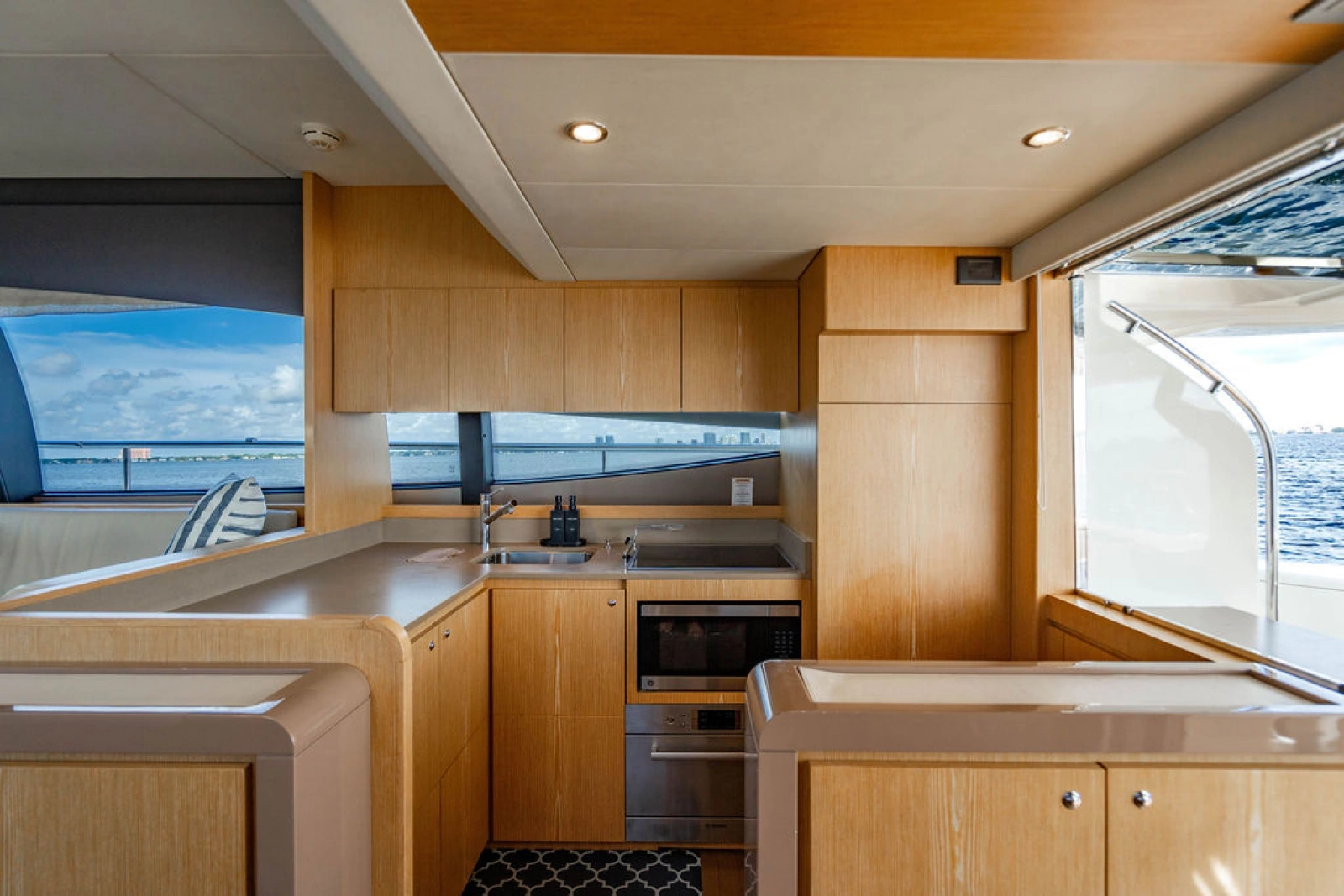 2012 Ferretti Yachts 62 FLY